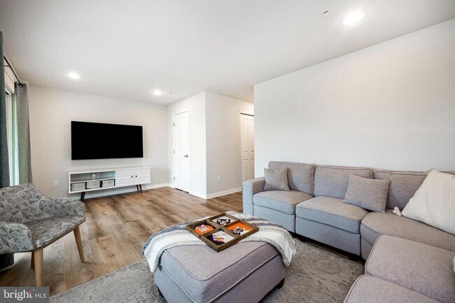 Foto del edificio - 1872 Thistle Ct