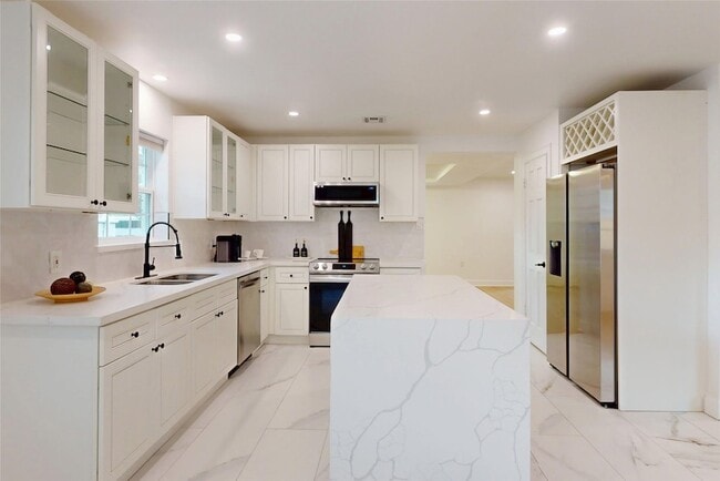 Building Photo - 5731 S Braeswood Blvd