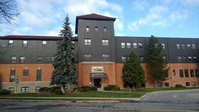 Building Photo - 12 Riverside Dr