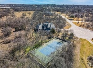 Building Photo - 7004 Raintree Pl