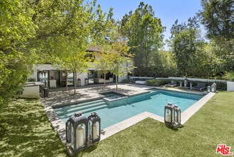 Building Photo - 9684 Wendover Dr
