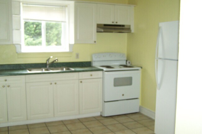Building Photo - 3403 Cutshaw Ave