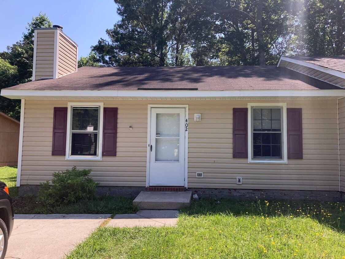 402 Cedar Crk Dr, Jacksonville, NC 28540 House Rental in Jacksonville