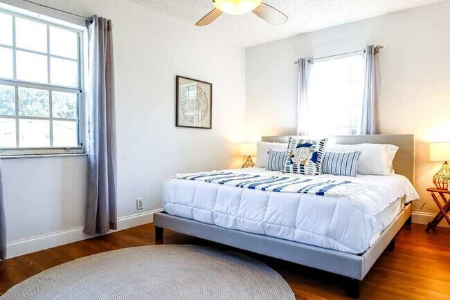 Building Photo - Sunny-Side Up - Cozy and Central Home with...