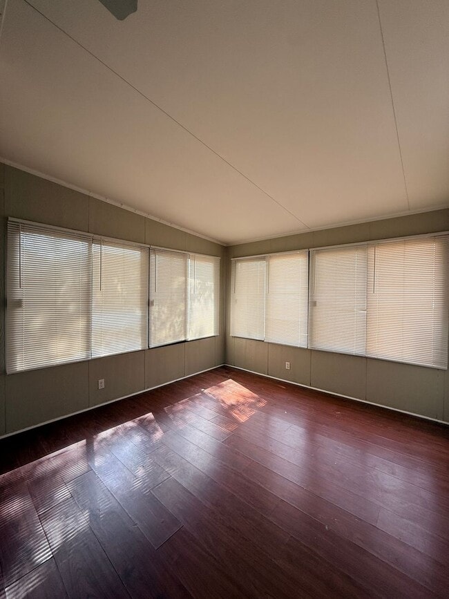 Building Photo - 1304 Kemp Blvd