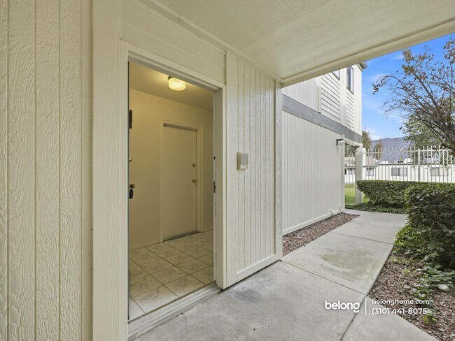 Building Photo - 10512 Sunland Blvd