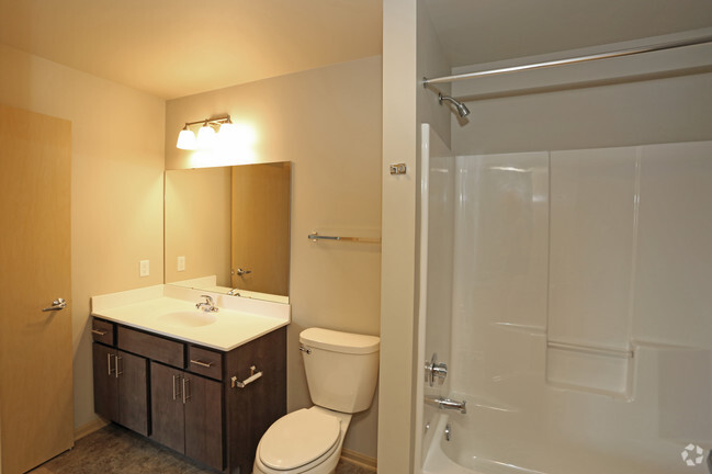 2BR, 1BA - Maple Grove Commons