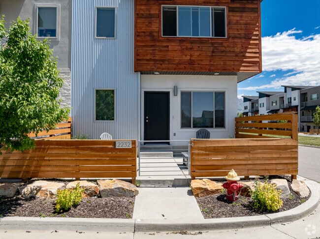 Building Entrance - Sun River Townhomes