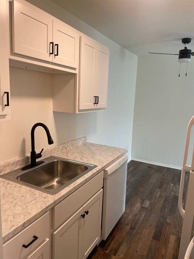 Sutton Avenue Apartments Rentals in Cincinnati at 1732 Sutton Ave