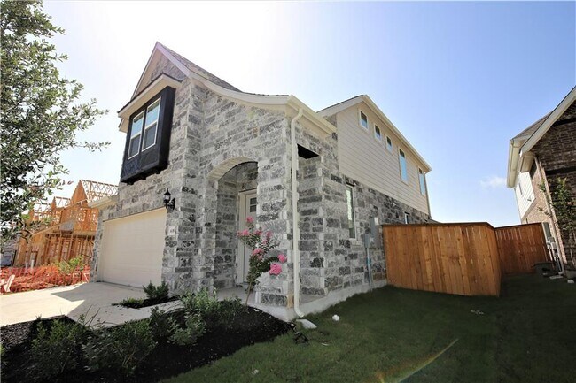 Foto del edificio - 635 Pheasant Hill Ln