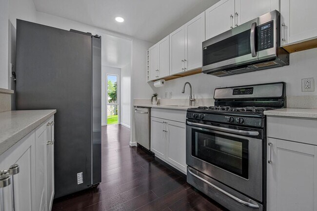 Building Photo - 7170 Donnell Pl
