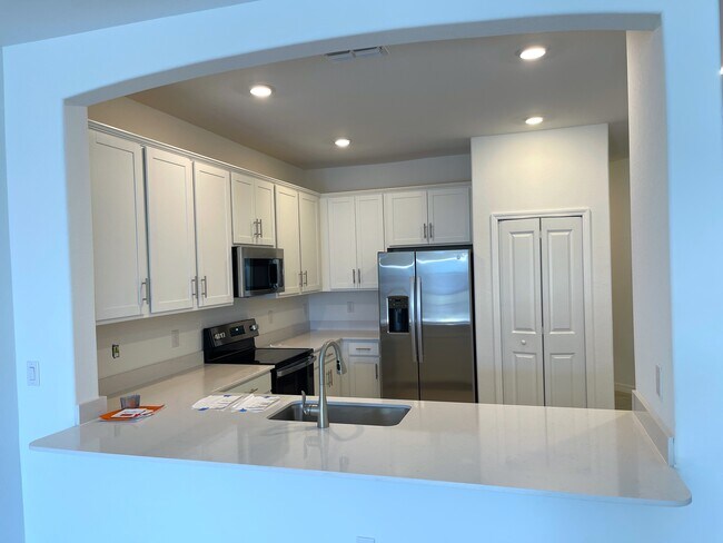 Building Photo - 2007 Fairmont Ln