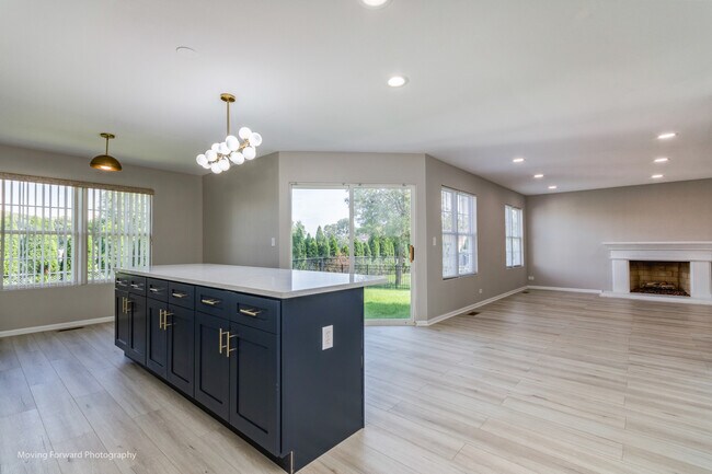 Building Photo - 1655 Whispering Oaks Dr