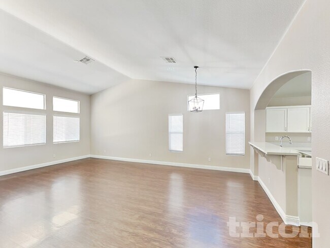 Foto del edificio - 710 Wolf Lake Ave