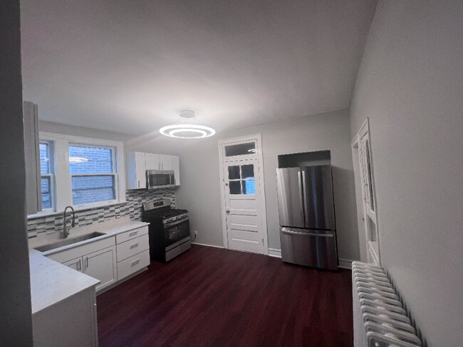 Foto del edificio - 2437 N Newcastle Ave