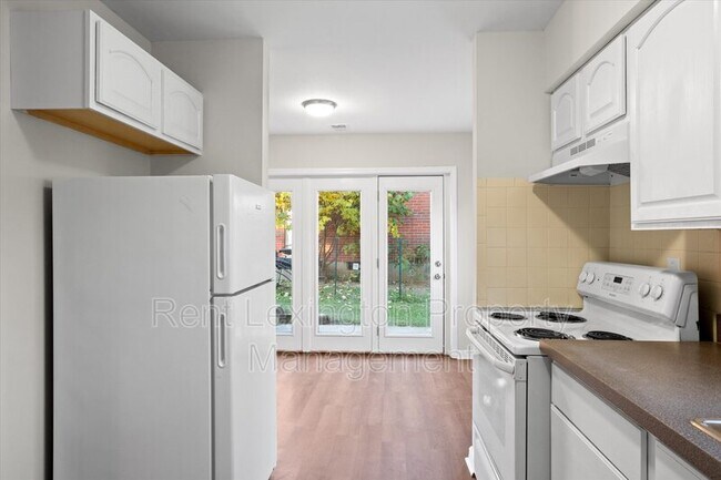 Foto del edificio - 1916 Kingtree Ct