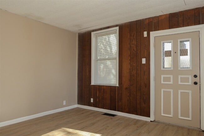 Foto del edificio - 3723 Wisconsin Ave