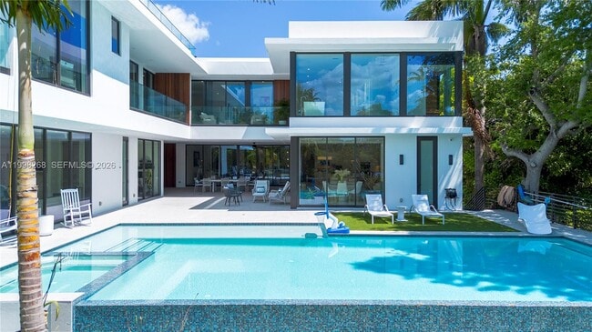 Building Photo - 922 NE 78th St