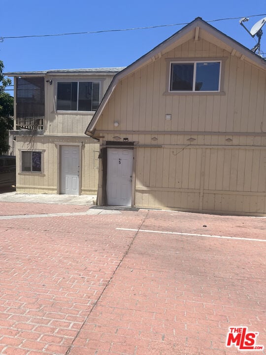 Primary Photo - 2217 S Hobart Blvd