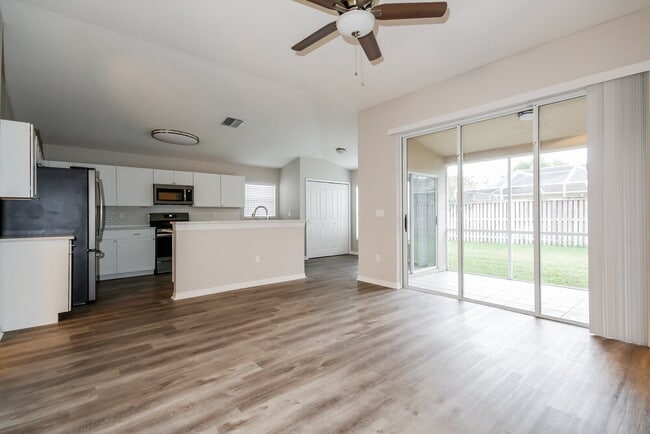 Foto del edificio - 9919 Stockbridge Dr