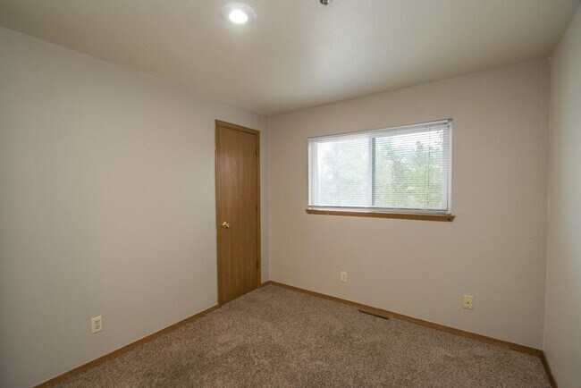 Building Photo - 805 30th St