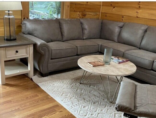 Building Photo - Charming 3 bedroom cabin in gated community