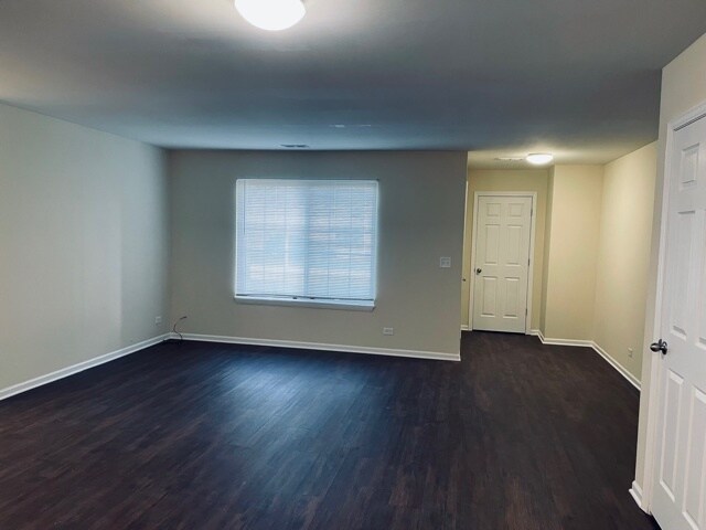 Building Photo - 2220 Kemble Ave