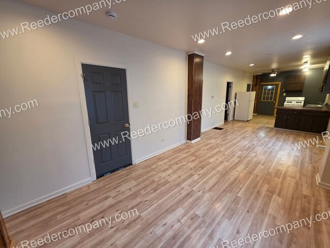 Building Photo - 4947 Northcote Ave
