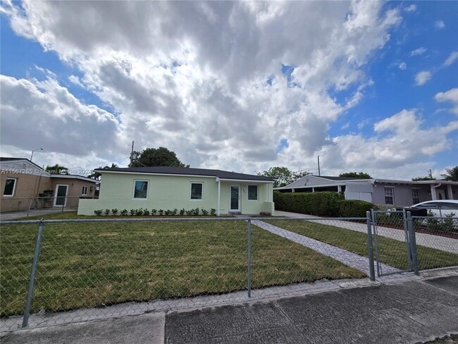 Building Photo - 3880 E 8th Ct