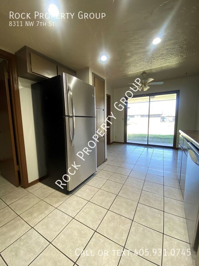 Foto del edificio - 2 Bedroom 2 Bathroom Duplex with 2 Car Gar...