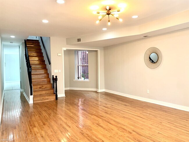 Building Photo - 2 br, 2.5 bath House - 633 14th St NE Apt 1
