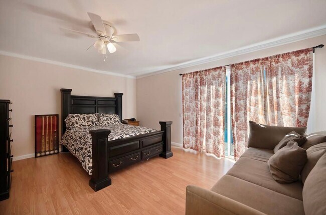 Foto del edificio - 9348 Blue Oak Dr