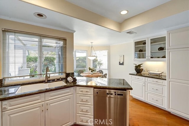 Building Photo - 16 White Water Dr