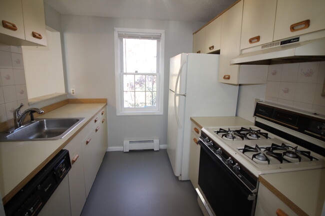 Building Photo - 49 Lantern Ln