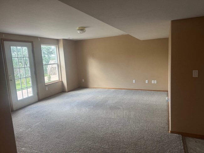 Building Photo - 5514 Saxon Ln