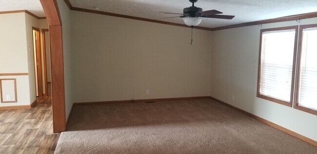 Building Photo - Spacious Home Set on Large Piece of Property!