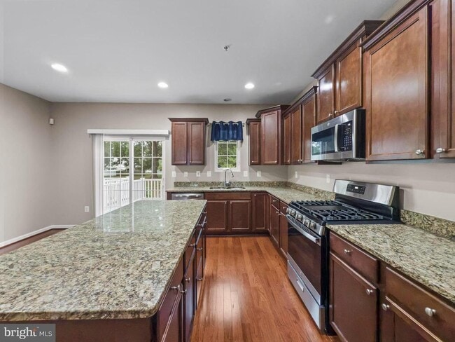 Building Photo - 7425 Willow View Ln