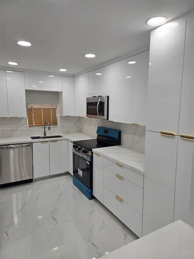 Foto del edificio - 700 S Hollybrook Dr