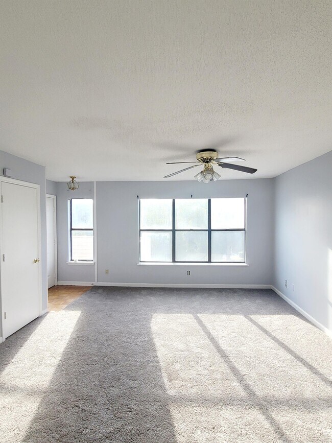 Foto del edificio - 100 Brighton Hill Rd