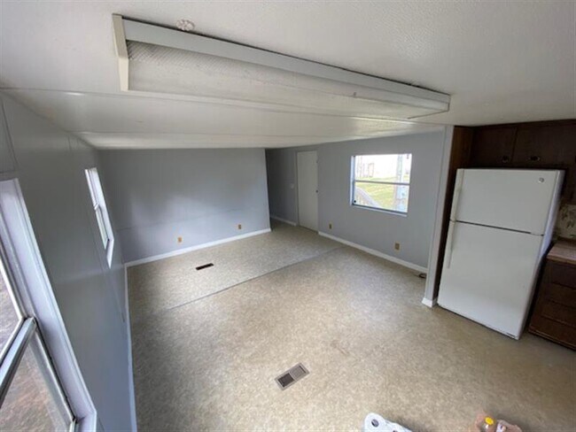 Building Photo - 3/2 mobile home.  Limited Mobile homes left!