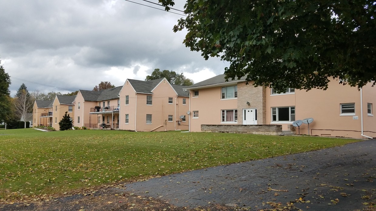 Building Photo - 767 Roxbury Rd