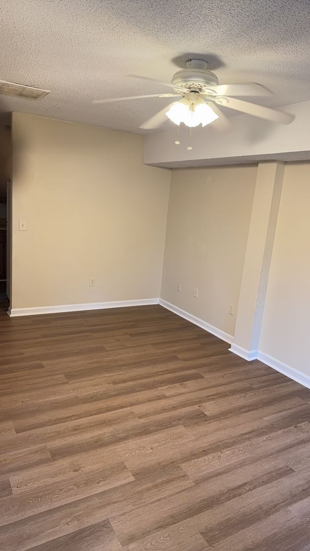 Building Photo - Ideal Home Located in the City Limits - Ap...