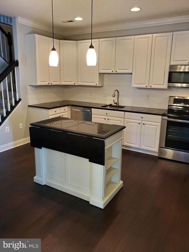 Building Photo - 910 Perry Landing Ct