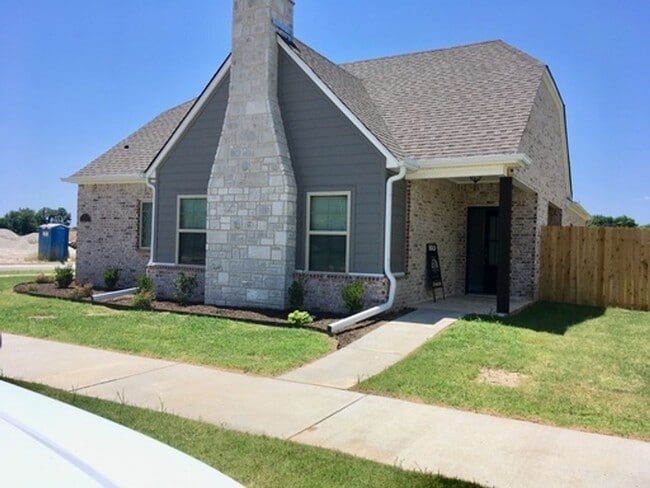 Building Photo - 203 N Powderhorn Dr