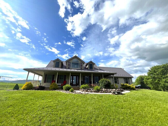 Foto del edificio - Spacious 4BR/3.5BA Single Family Home on 2...