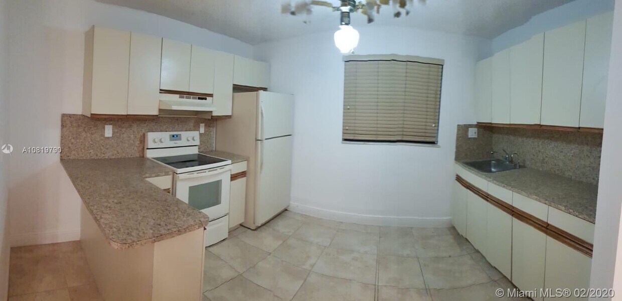 Building Photo - 2780 W 61st St