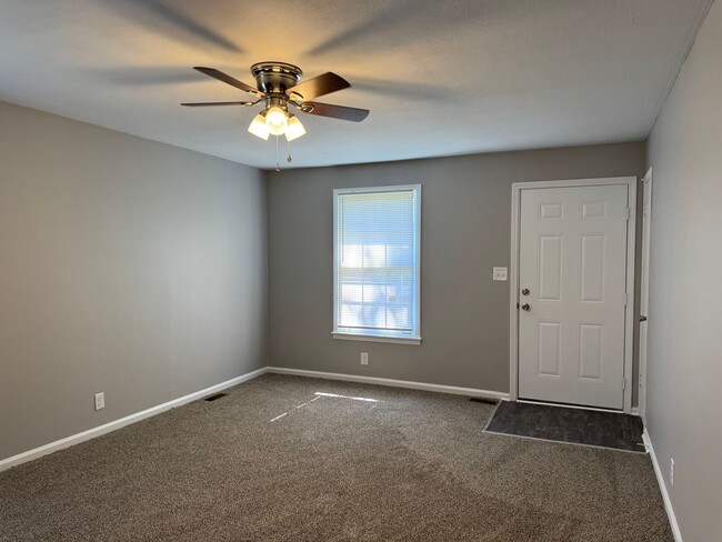 Foto del edificio - Great Location! 2 bed 1 bath off 101st!