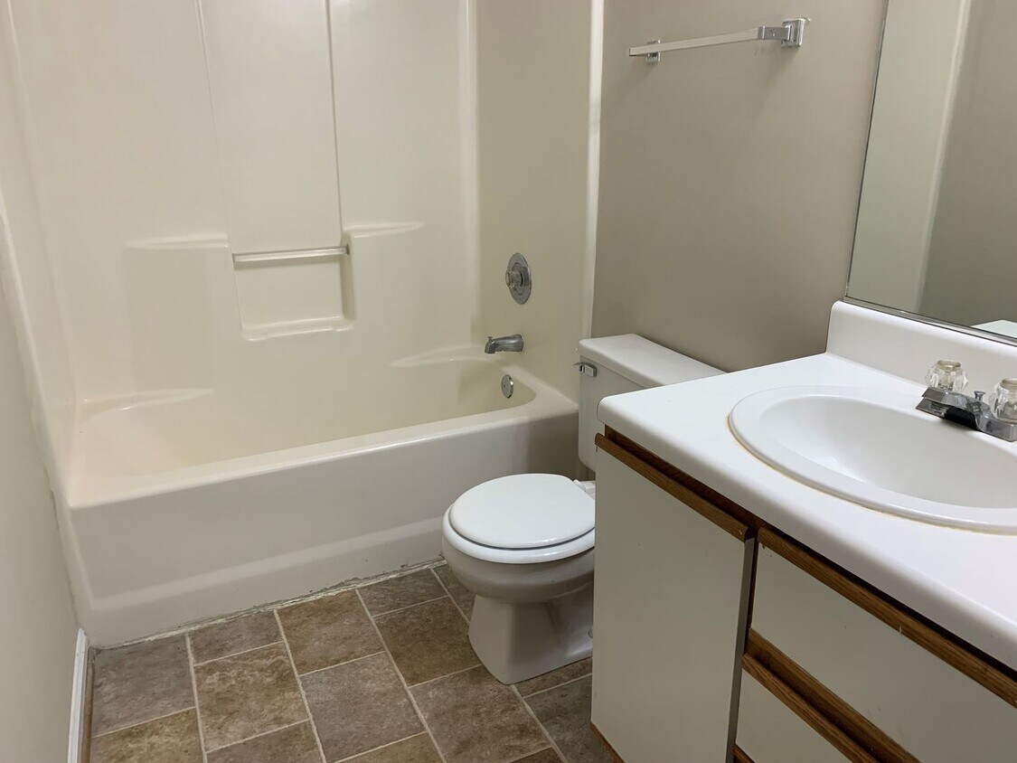 Foto del edificio - 5824-5824 Raiford Cir