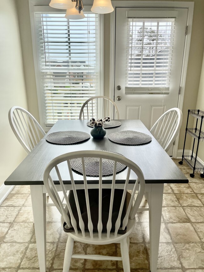 Dining area - 217 Baysdale Dr