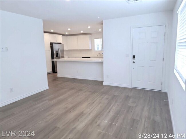Building Photo - BRAND NEW 4 BED, 2.5 BATH TOWNHOME IN NW L...
